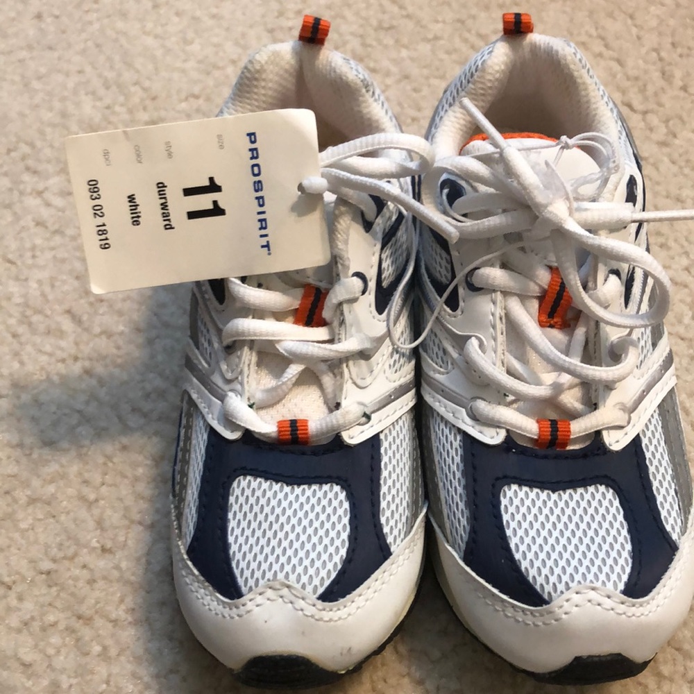 Children’s athletic shoes